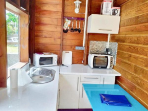 Bungalow charmant au Moule avec piscine et jardin